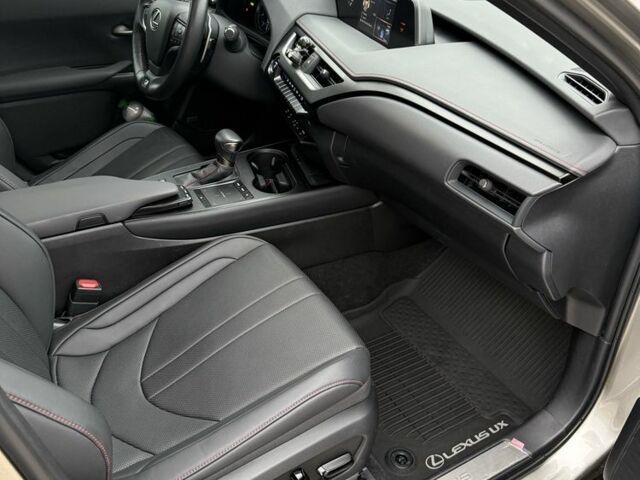 Сірий Лексус НХ, об'ємом двигуна 2 л та пробігом 35 тис. км за 29900 $, фото 20 на Automoto.ua