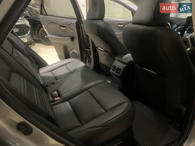 Сірий Лексус НХ, об'ємом двигуна 2 л та пробігом 55 тис. км за 29999 $, фото 30 на Automoto.ua