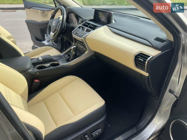 Серый Лексус НХ, объемом двигателя 2 л и пробегом 40 тыс. км за 31500 $, фото 8 на Automoto.ua