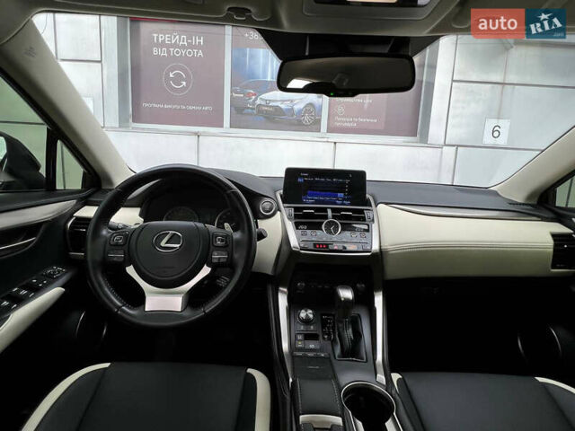 Серый Лексус НХ, объемом двигателя 2 л и пробегом 40 тыс. км за 35000 $, фото 7 на Automoto.ua