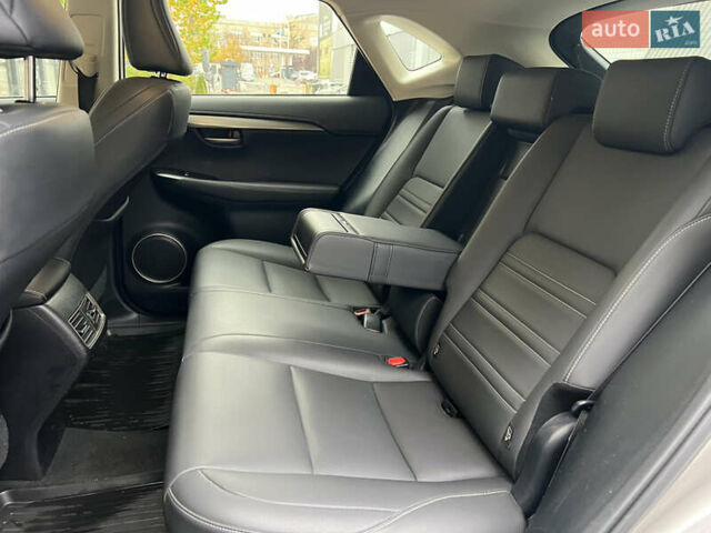 Сірий Лексус НХ, об'ємом двигуна 1.99 л та пробігом 60 тис. км за 34500 $, фото 35 на Automoto.ua