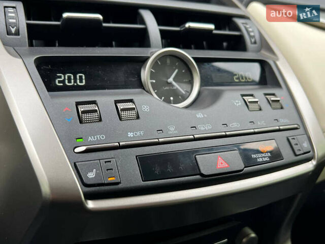 Серый Лексус НХ, объемом двигателя 2 л и пробегом 40 тыс. км за 35000 $, фото 10 на Automoto.ua