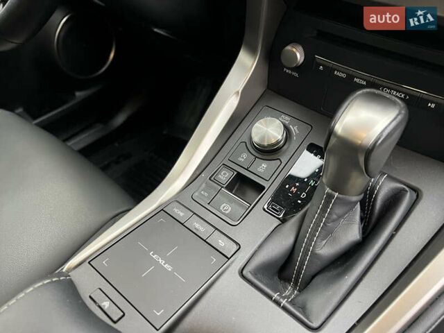 Сірий Лексус НХ, об'ємом двигуна 1.99 л та пробігом 60 тис. км за 34500 $, фото 46 на Automoto.ua