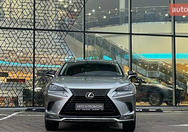 Сірий Лексус НХ, об'ємом двигуна 1.99 л та пробігом 42 тис. км за 37089 $, фото 4 на Automoto.ua