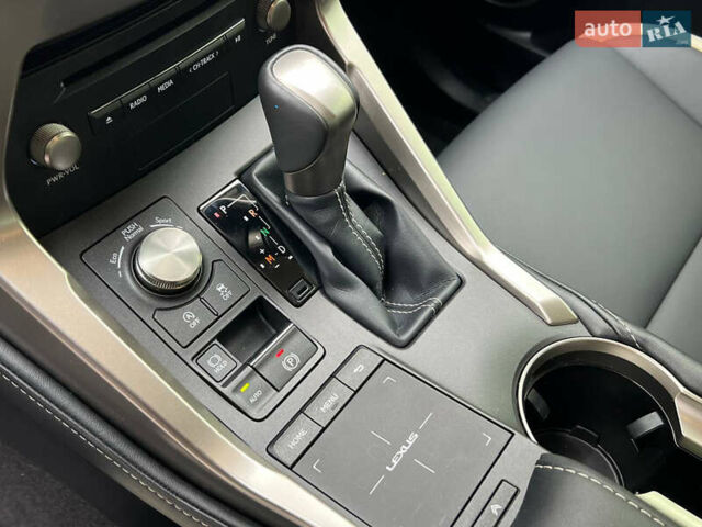 Серый Лексус НХ, объемом двигателя 2 л и пробегом 40 тыс. км за 35000 $, фото 17 на Automoto.ua