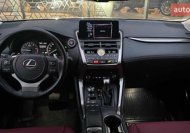 Сірий Лексус НХ, об'ємом двигуна 1.99 л та пробігом 42 тис. км за 37089 $, фото 7 на Automoto.ua