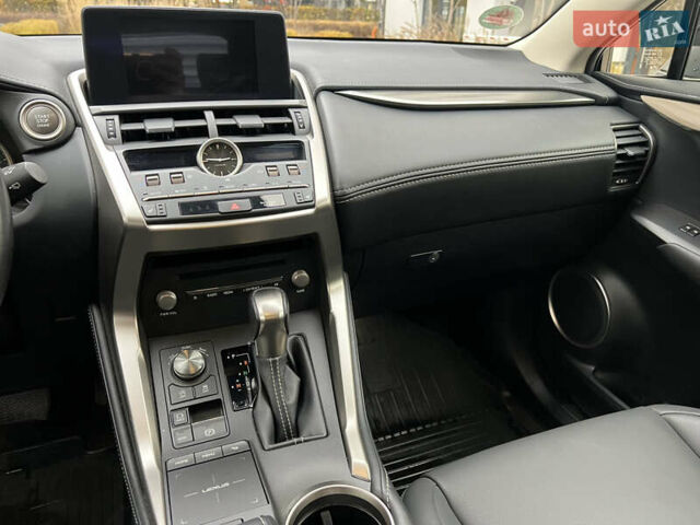 Сірий Лексус НХ, об'ємом двигуна 1.99 л та пробігом 60 тис. км за 34500 $, фото 34 на Automoto.ua