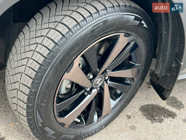 Серый Лексус НХ, объемом двигателя 2 л и пробегом 40 тыс. км за 35000 $, фото 8 на Automoto.ua