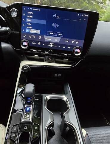 Сірий Лексус НХ, об'ємом двигуна 2.49 л та пробігом 17 тис. км за 52000 $, фото 9 на Automoto.ua