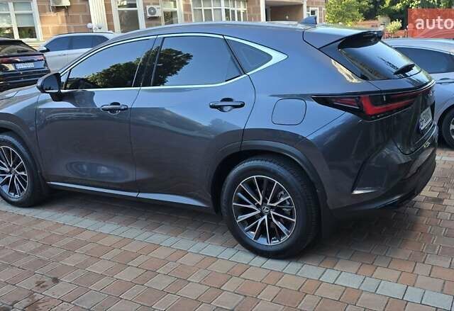 Сірий Лексус НХ, об'ємом двигуна 2.49 л та пробігом 17 тис. км за 52000 $, фото 4 на Automoto.ua