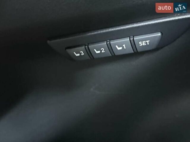 Серый Лексус НХ, объемом двигателя 2 л и пробегом 69 тыс. км за 39333 $, фото 5 на Automoto.ua