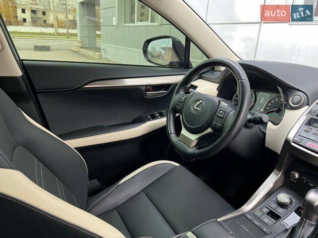 Серый Лексус НХ, объемом двигателя 2 л и пробегом 40 тыс. км за 35000 $, фото 4 на Automoto.ua