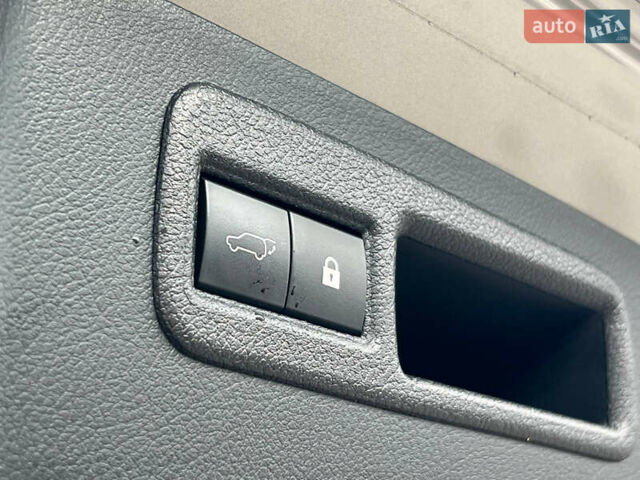 Серый Лексус НХ, объемом двигателя 2 л и пробегом 40 тыс. км за 35000 $, фото 24 на Automoto.ua