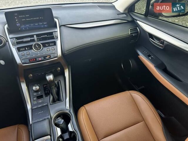 Серый Лексус НХ, объемом двигателя 2.49 л и пробегом 50 тыс. км за 40900 $, фото 45 на Automoto.ua