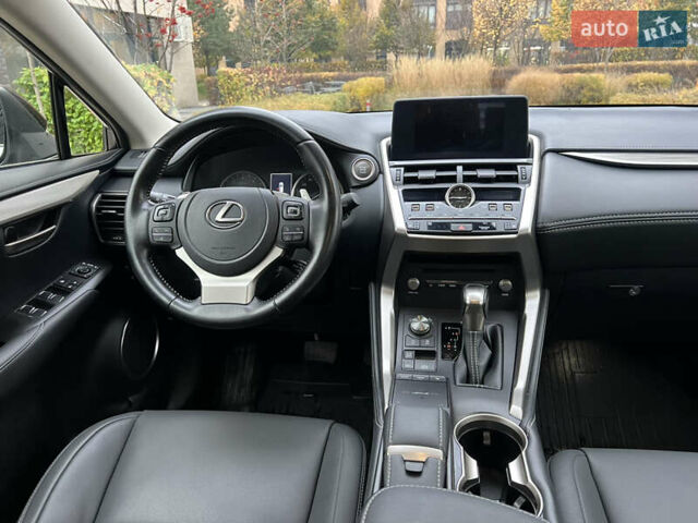 Сірий Лексус НХ, об'ємом двигуна 1.99 л та пробігом 60 тис. км за 34500 $, фото 27 на Automoto.ua