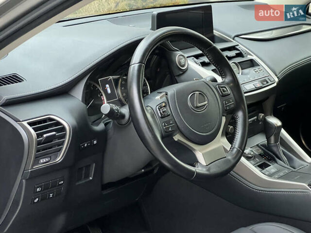 Сірий Лексус НХ, об'ємом двигуна 1.99 л та пробігом 60 тис. км за 34500 $, фото 26 на Automoto.ua
