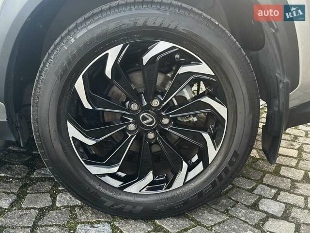 Серый Лексус НХ, объемом двигателя 2.49 л и пробегом 50 тыс. км за 40900 $, фото 12 на Automoto.ua