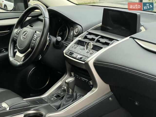 Сірий Лексус НХ, об'ємом двигуна 1.99 л та пробігом 60 тис. км за 34500 $, фото 43 на Automoto.ua