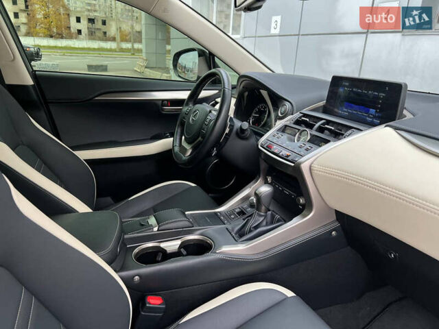 Серый Лексус НХ, объемом двигателя 2 л и пробегом 40 тыс. км за 35000 $, фото 3 на Automoto.ua