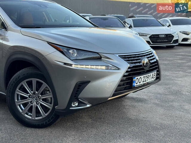 Серый Лексус НХ, объемом двигателя 2 л и пробегом 40 тыс. км за 29900 $, фото 1 на Automoto.ua