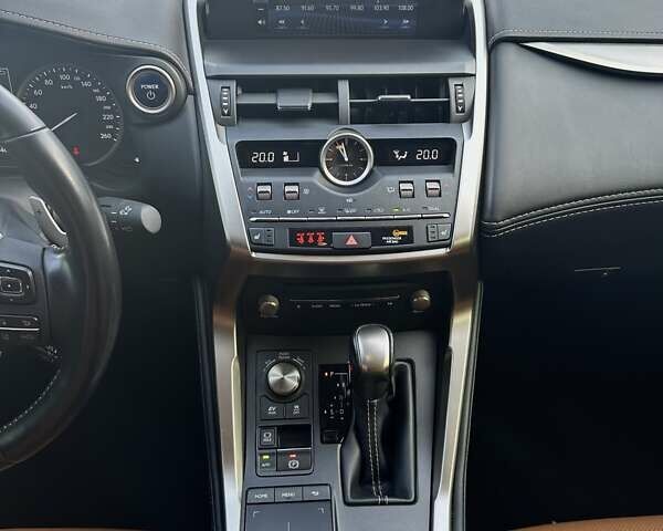 Серый Лексус НХ, объемом двигателя 2.49 л и пробегом 50 тыс. км за 40900 $, фото 44 на Automoto.ua