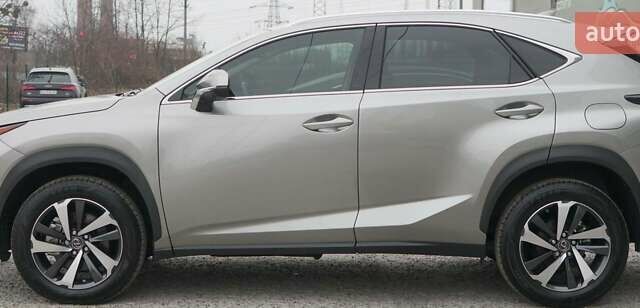 Сірий Лексус НХ, об'ємом двигуна 2 л та пробігом 41 тис. км за 31750 $, фото 4 на Automoto.ua
