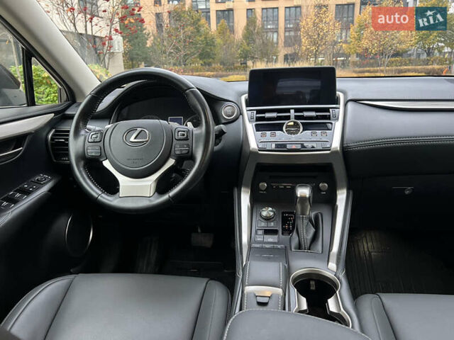 Сірий Лексус НХ, об'ємом двигуна 1.99 л та пробігом 60 тис. км за 34500 $, фото 32 на Automoto.ua