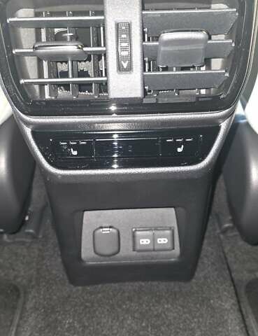 Сірий Лексус НХ, об'ємом двигуна 2.49 л та пробігом 17 тис. км за 52000 $, фото 15 на Automoto.ua