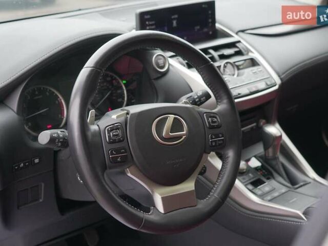 Сірий Лексус НХ, об'ємом двигуна 2 л та пробігом 41 тис. км за 31750 $, фото 16 на Automoto.ua