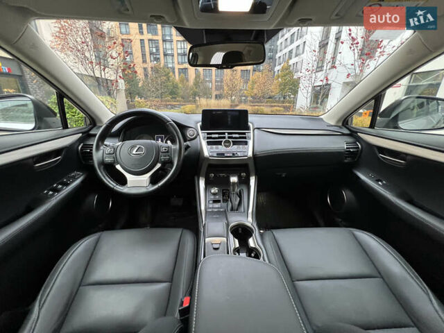 Сірий Лексус НХ, об'ємом двигуна 1.99 л та пробігом 60 тис. км за 34500 $, фото 31 на Automoto.ua