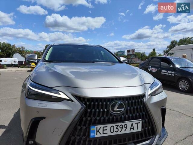 Серый Лексус НХ, объемом двигателя 2.49 л и пробегом 30 тыс. км за 48888 $, фото 1 на Automoto.ua