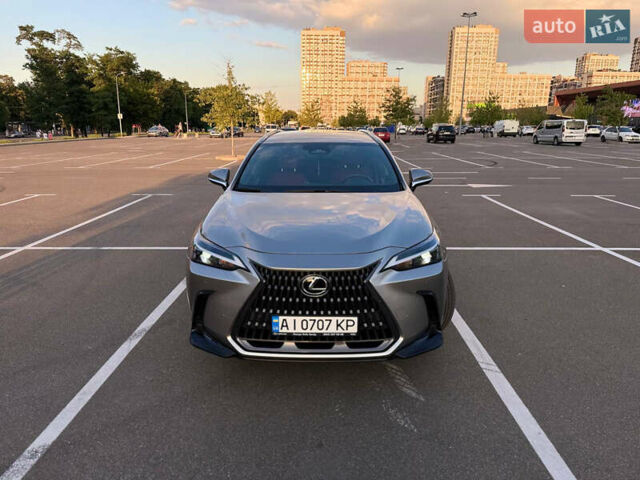 Сірий Лексус НХ, об'ємом двигуна 1.99 л та пробігом 17 тис. км за 42500 $, фото 1 на Automoto.ua