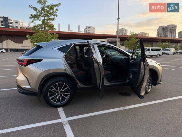 Сірий Лексус НХ, об'ємом двигуна 1.99 л та пробігом 17 тис. км за 42500 $, фото 23 на Automoto.ua