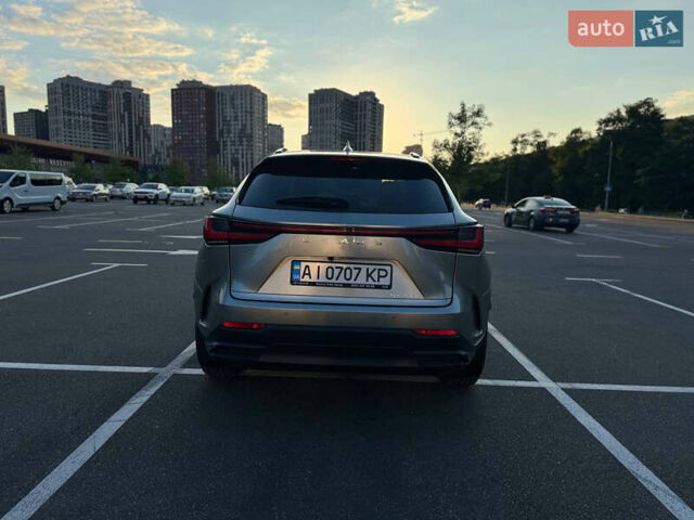 Сірий Лексус НХ, об'ємом двигуна 1.99 л та пробігом 17 тис. км за 42500 $, фото 6 на Automoto.ua