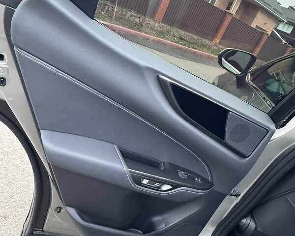 Серый Лексус НХ, объемом двигателя 1.99 л и пробегом 36 тыс. км за 41500 $, фото 30 на Automoto.ua