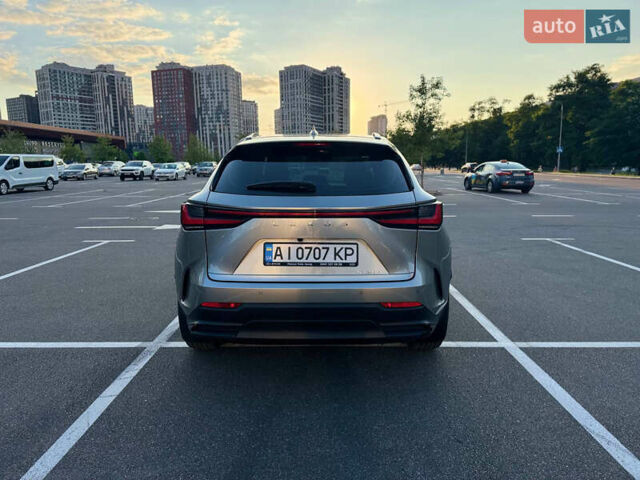 Сірий Лексус НХ, об'ємом двигуна 1.99 л та пробігом 17 тис. км за 42500 $, фото 5 на Automoto.ua