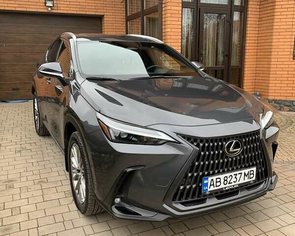 Серый Лексус НХ, объемом двигателя 2.49 л и пробегом 64 тыс. км за 45000 $, фото 1 на Automoto.ua