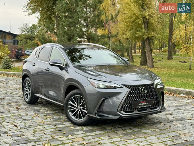 Лексус НХ 2022 в Киеве на Automoto.ua Серый Лексус НХ, объемом двигателя 1.99 л и пробегом 93 тыс. км за 36555 $, фото 77 на Automoto.ua