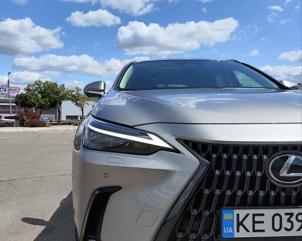 Серый Лексус НХ, объемом двигателя 2.49 л и пробегом 30 тыс. км за 48888 $, фото 3 на Automoto.ua