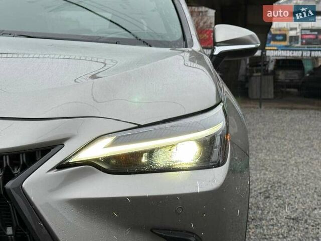 Сірий Лексус НХ, об'ємом двигуна 2.39 л та пробігом 60 тис. км за 46500 $, фото 3 на Automoto.ua