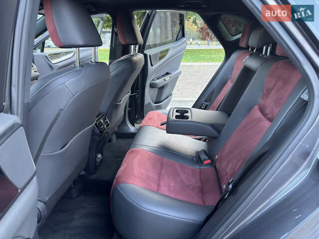 Сірий Лексус НХ, об'ємом двигуна 2 л та пробігом 39 тис. км за 42500 $, фото 12 на Automoto.ua