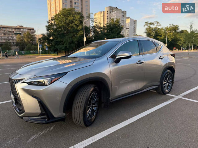 Сірий Лексус НХ, об'ємом двигуна 1.99 л та пробігом 17 тис. км за 42500 $, фото 9 на Automoto.ua