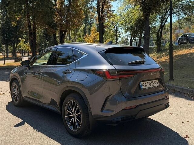 Сірий Лексус НХ, об'ємом двигуна 2.49 л та пробігом 46 тис. км за 44500 $, фото 3 на Automoto.ua