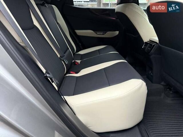 Сірий Лексус НХ, об'ємом двигуна 2.39 л та пробігом 60 тис. км за 46500 $, фото 8 на Automoto.ua