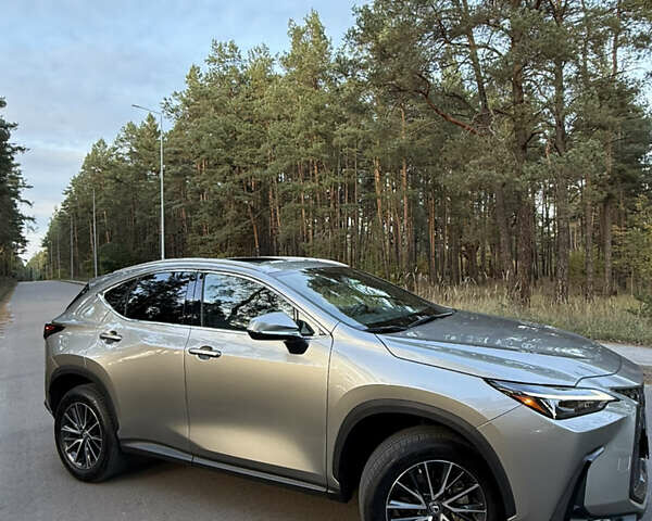Серый Лексус НХ, объемом двигателя 0 л и пробегом 21 тыс. км за 49500 $, фото 5 на Automoto.ua