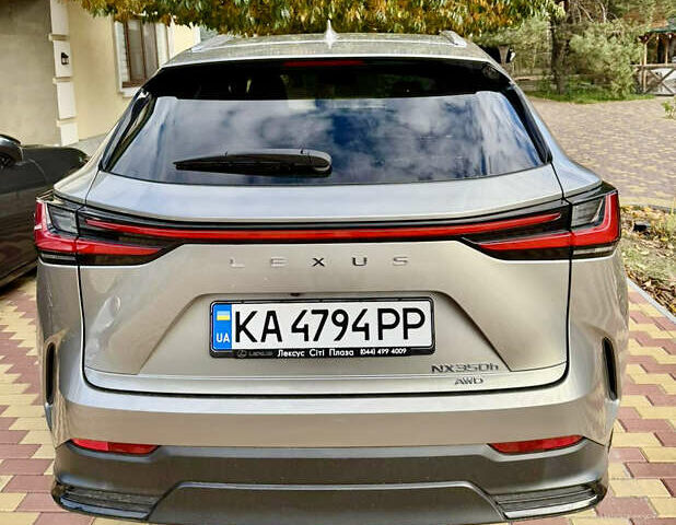 Лексус НХ 2023 в Киеве на Automoto.ua Серый Лексус НХ, объемом двигателя 2.49 л и пробегом 22 тыс. км за 48500 $, фото 10 на Automoto.ua