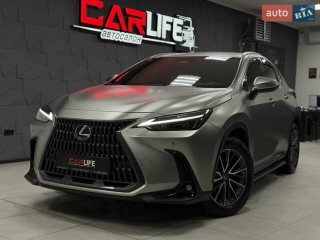 Серый Лексус НХ, объемом двигателя 2.49 л и пробегом 8 тыс. км за 54500 $, фото 1 на Automoto.ua