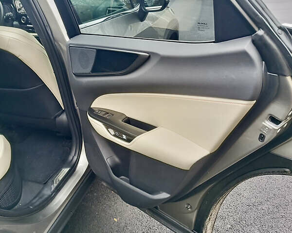 Лексус НХ 2023 в Киеве на Automoto.ua Серый Лексус НХ, объемом двигателя 2.49 л и пробегом 22 тыс. км за 48500 $, фото 36 на Automoto.ua