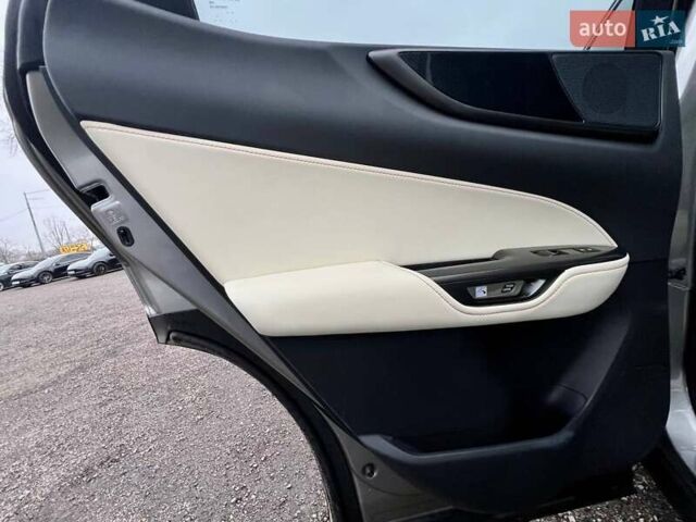 Сірий Лексус НХ, об'ємом двигуна 2.5 л та пробігом 23 тис. км за 52500 $, фото 32 на Automoto.ua