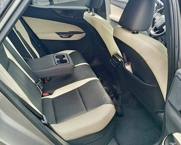 Лексус НХ 2023 в Киеве на Automoto.ua Серый Лексус НХ, объемом двигателя 2.49 л и пробегом 22 тыс. км за 48500 $, фото 35 на Automoto.ua